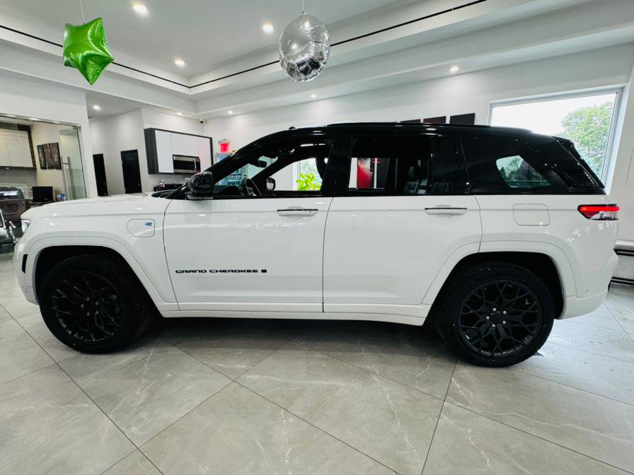 Used 2024 Jeep Grand Cherokee Summit image 4