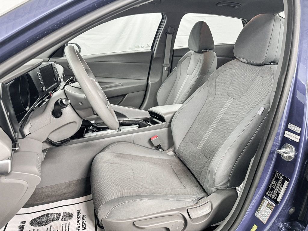 Used 2021 Hyundai Elantra SE FWD image 9