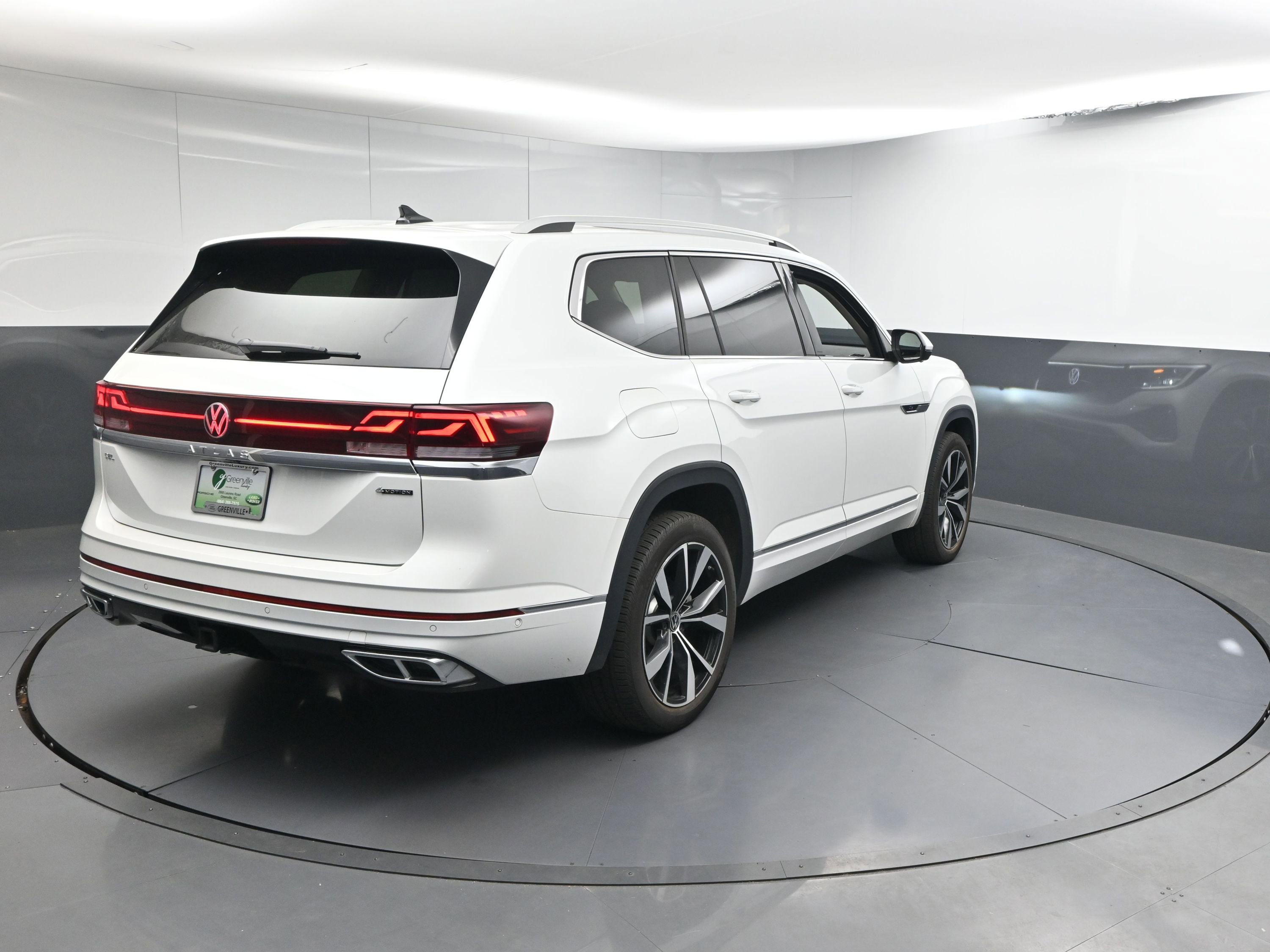 Used 2025 Volkswagen Atlas SEL Premium R-Line image 24