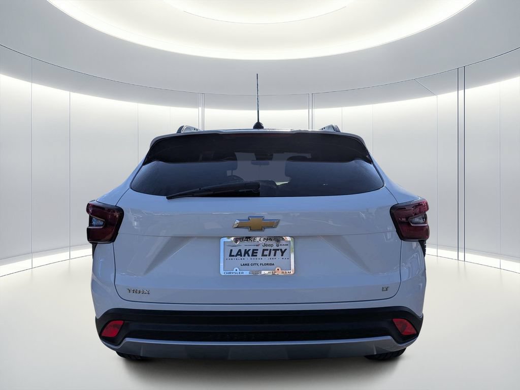 Used 2025 Chevrolet Trax LT w/ Driver Confidence Package FWD image 5
