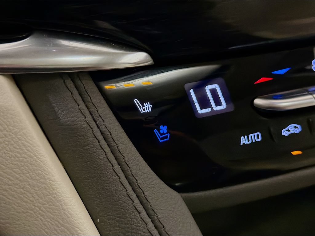 Used 2020 Cadillac XT6 Premium Luxury FWD image 39