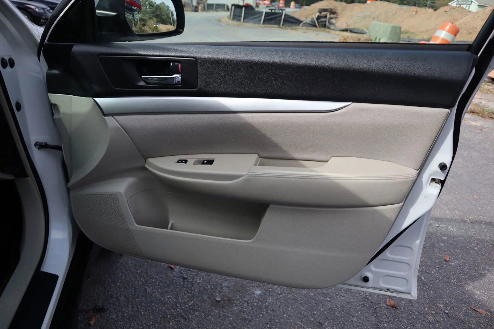 Used 2014 Subaru Outback 2.5i AWD/4WD image 14