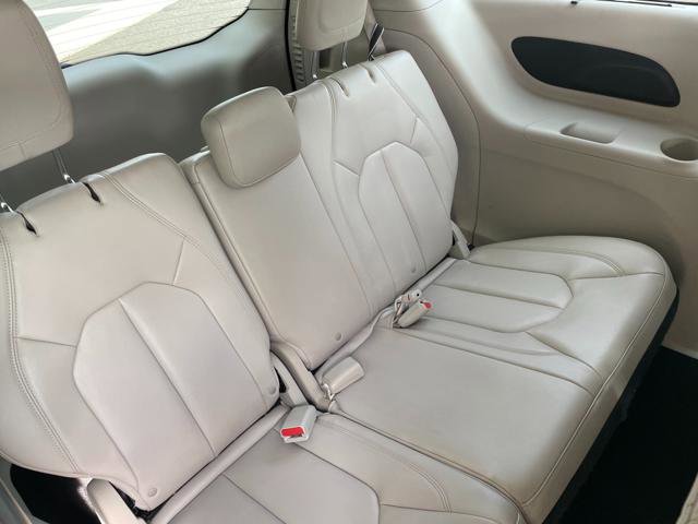 Used 2017 Chrysler Pacifica Touring-L w/ Tire & Wheel Group image 26