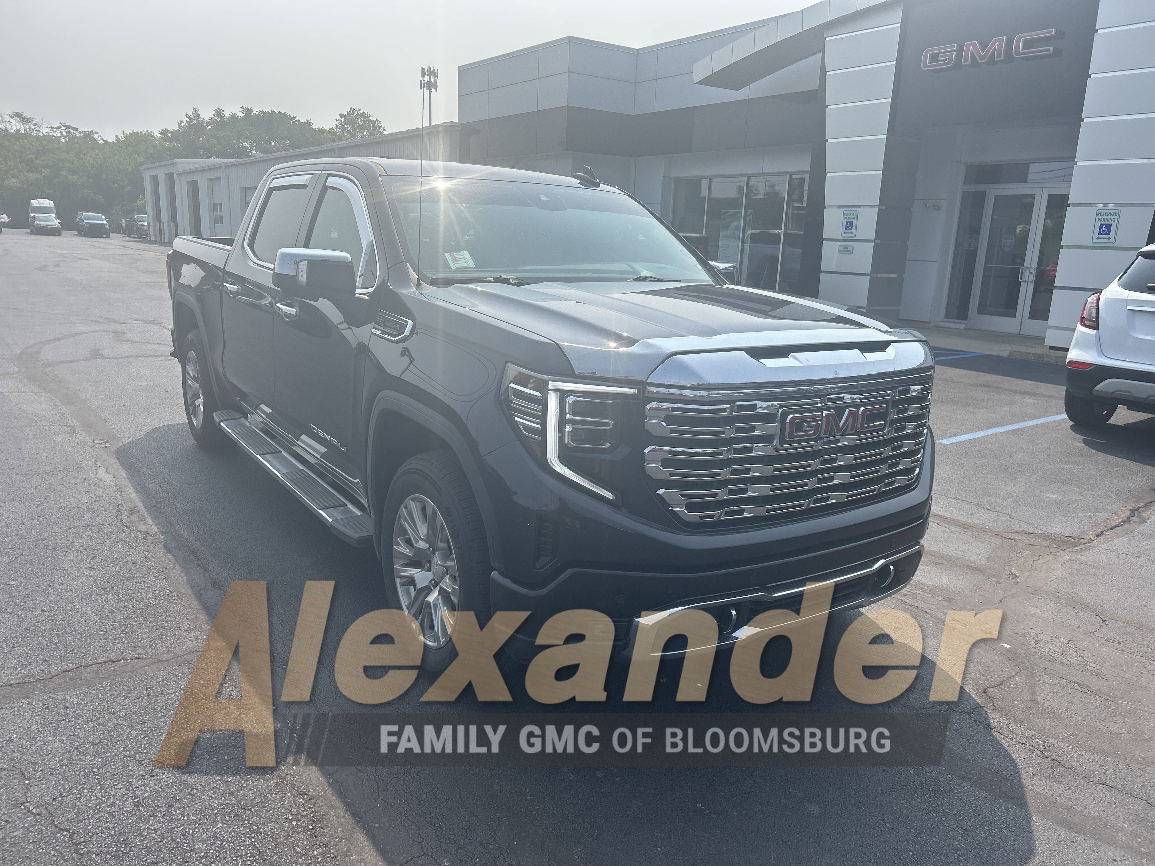 Used 2023 GMC Sierra 1500 Denali image 1