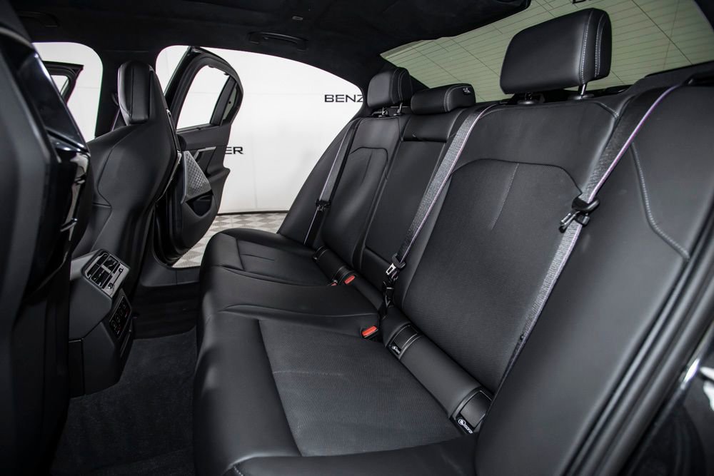 Used 2026 BMW M5 w/ Executive Package image 16