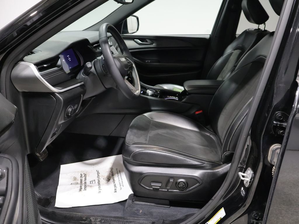 Used 2023 Jeep Grand Cherokee L Laredo image 11