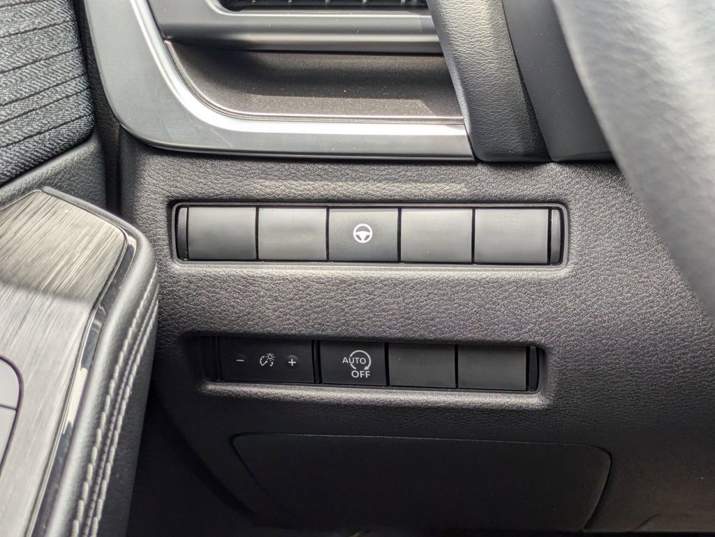 Certified 2023 Nissan Rogue SV image 17