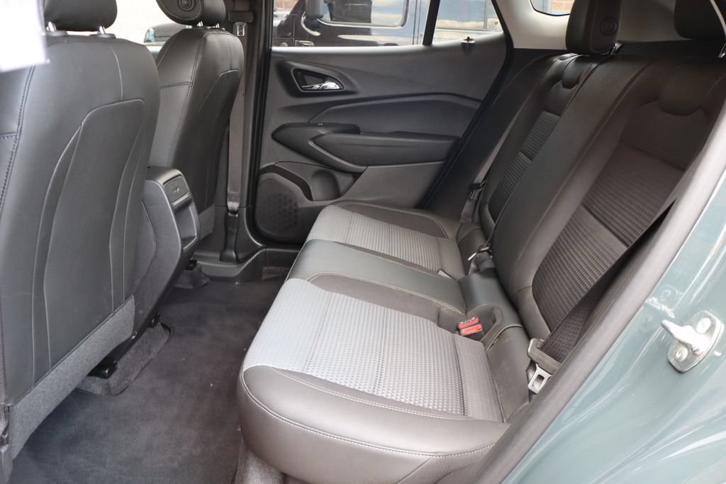 Used 2025 Chevrolet Trax LT w/ Driver Confidence Package FWD image 33