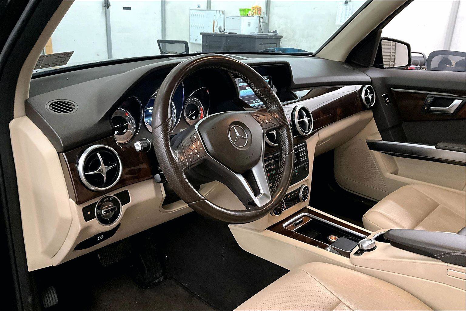 Used 2015 Mercedes-Benz GLK 350 4MATIC image 13