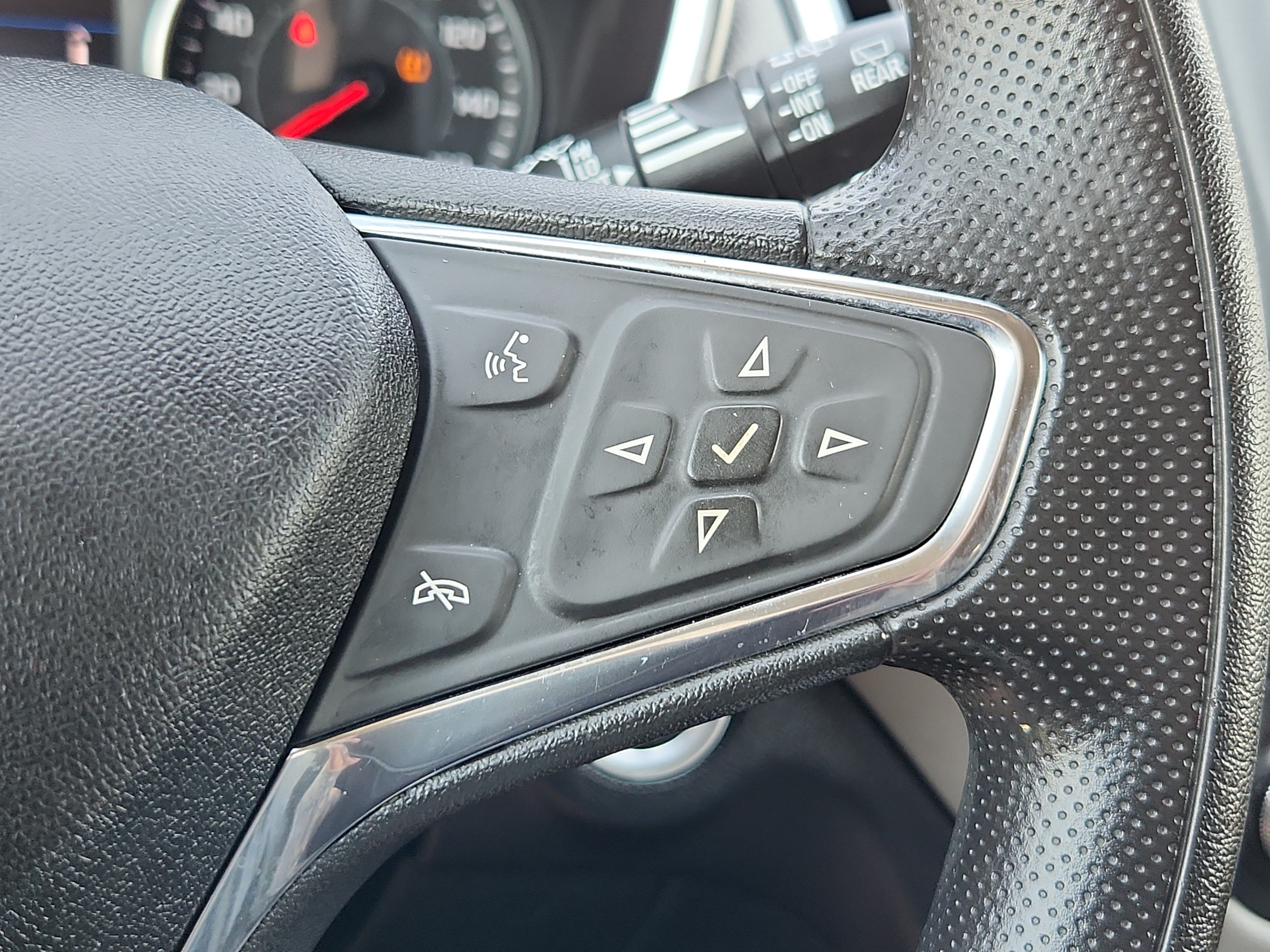 Used 2020 Chevrolet Equinox LT FWD image 22