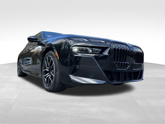 Used 2023 BMW 740i w/ Parking Assistance Package image 14