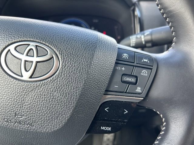 Used 2025 Toyota Camry SE image 18