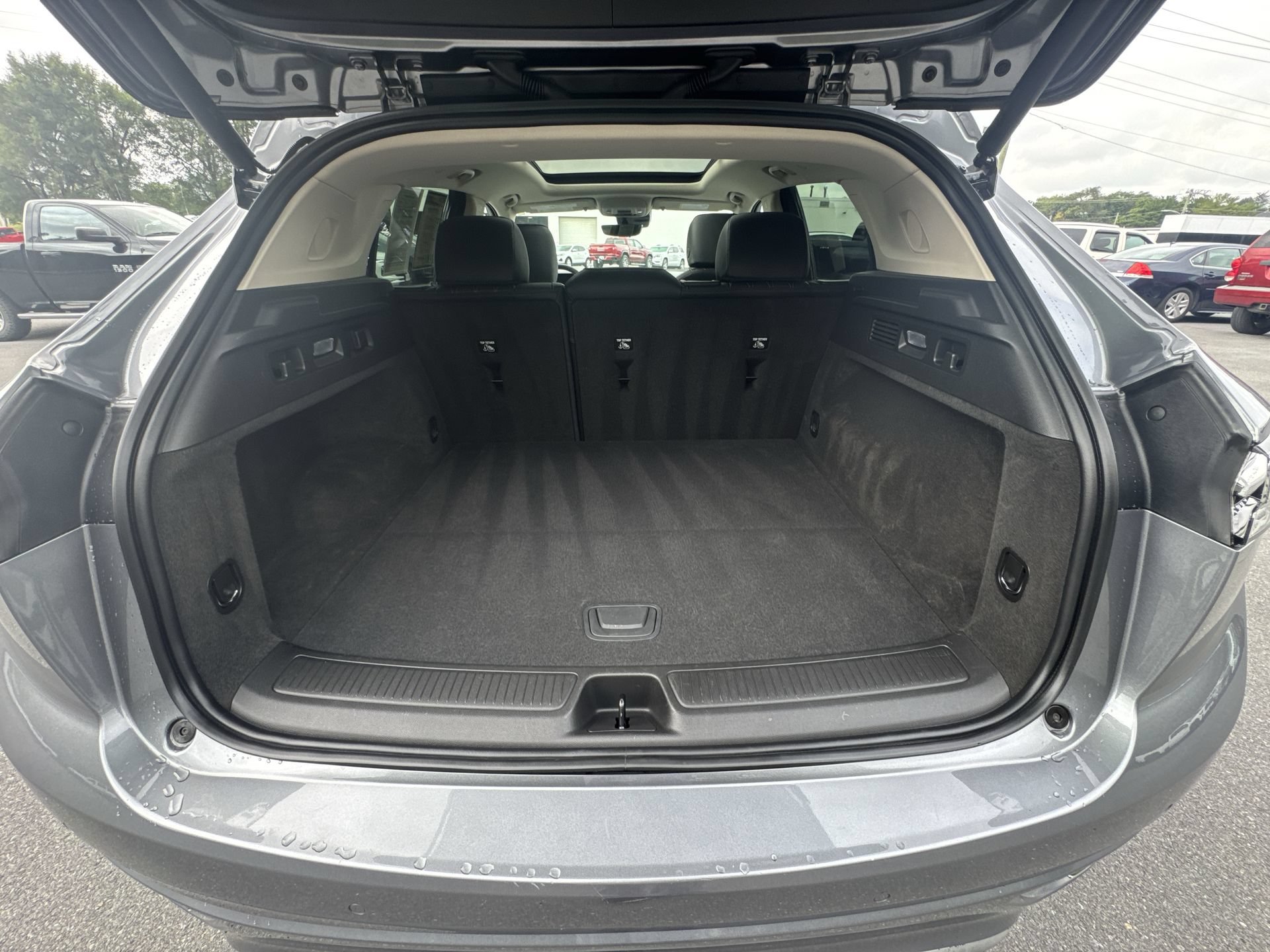Used 2022 Buick Envision Avenir w/ Technology Package II AWD/4WD image 21