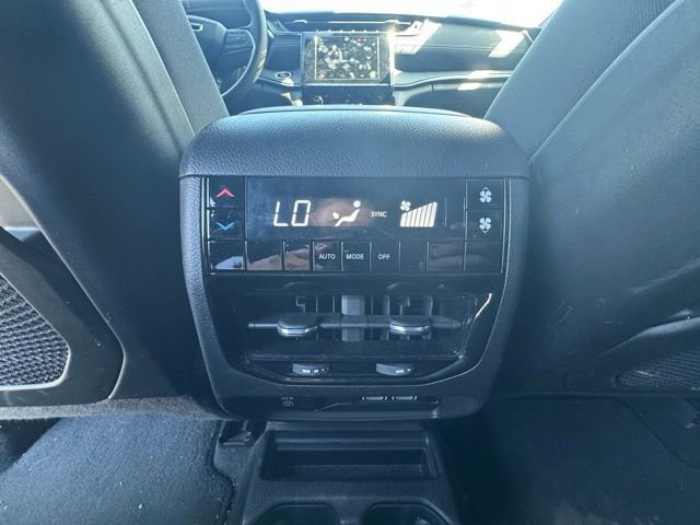 Used 2023 Jeep Grand Cherokee L Laredo image 16