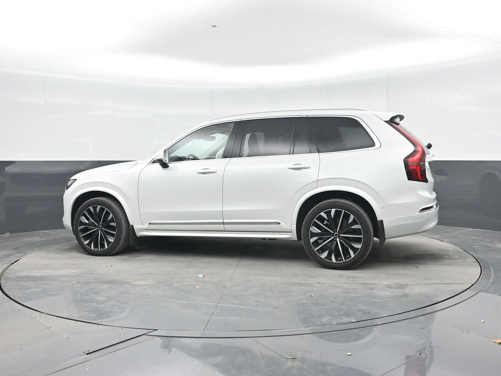 Used 2026 Volvo XC90 B6 Ultra w/ Protection Package AWD/4WD image 3