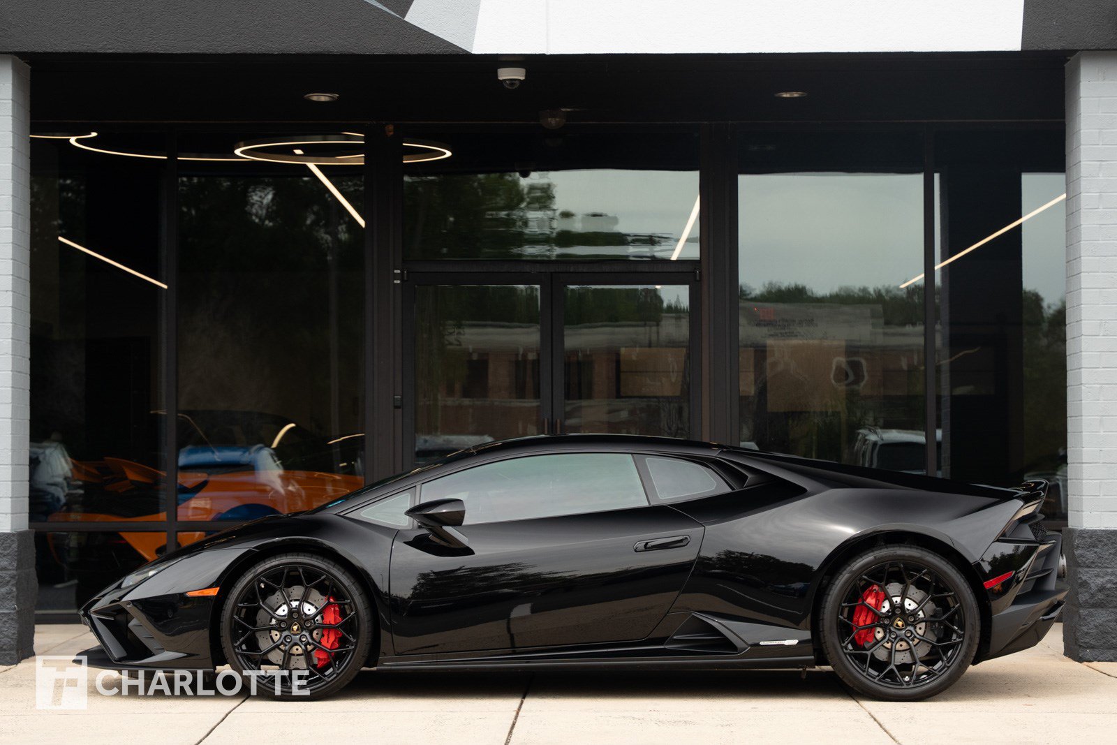 Used 2020 Lamborghini Huracan EVO RWD image 1