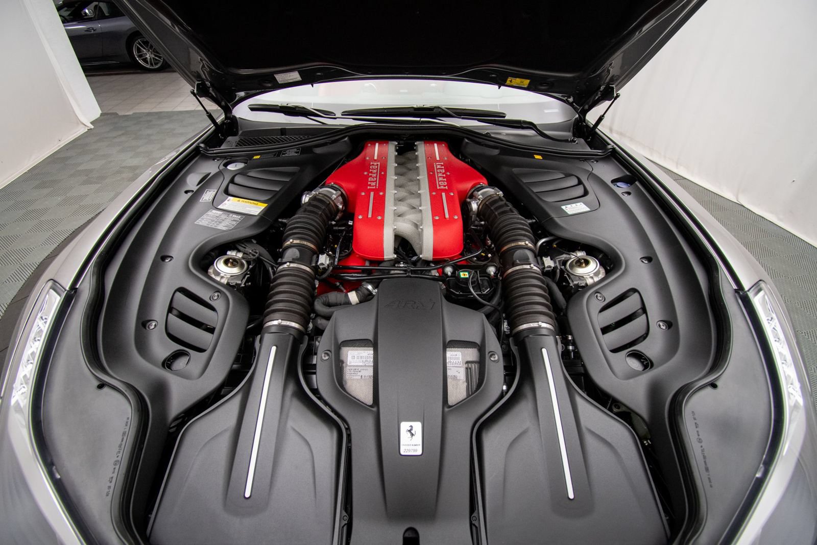 Used 2018 Ferrari GTC4Lusso AWD/4WD image 46