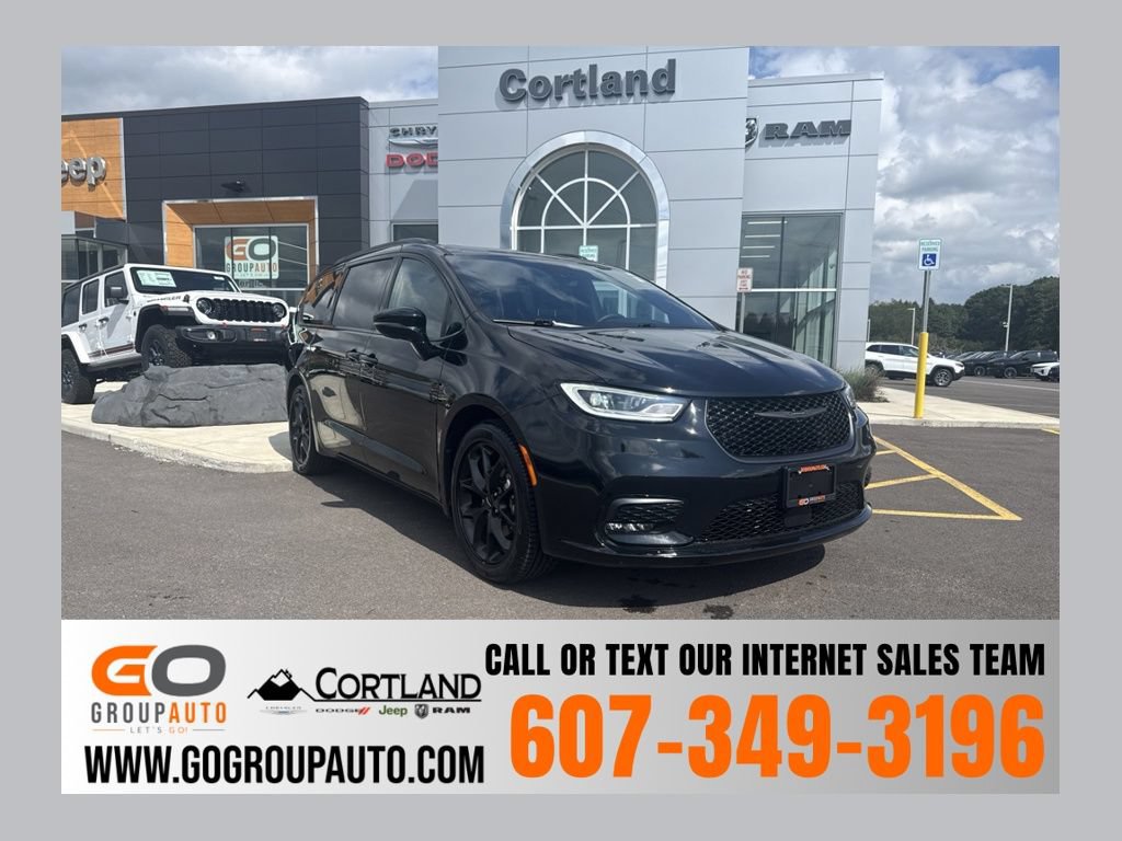Used 2025 Chrysler Pacifica Limited FWD image 1