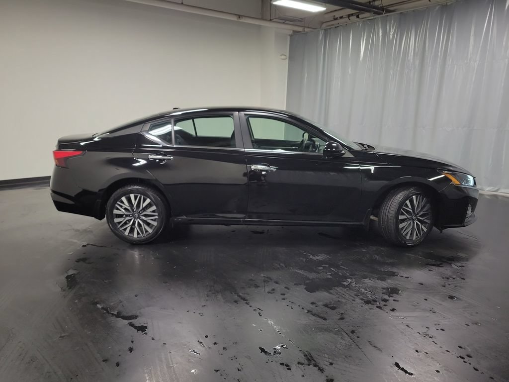 Used 2023 Nissan Altima 2.5 SV AWD/4WD image 9