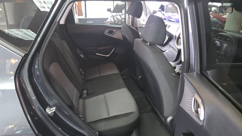 Used 2023 Kia Soul LX w/ LX Technology Package FWD image 21