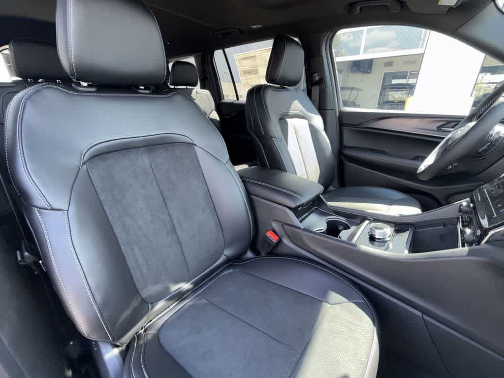 New 2025 Jeep Grand Cherokee L Altitude AWD/4WD image 14