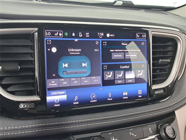 Used 2023 Chrysler Pacifica Touring-L image 27