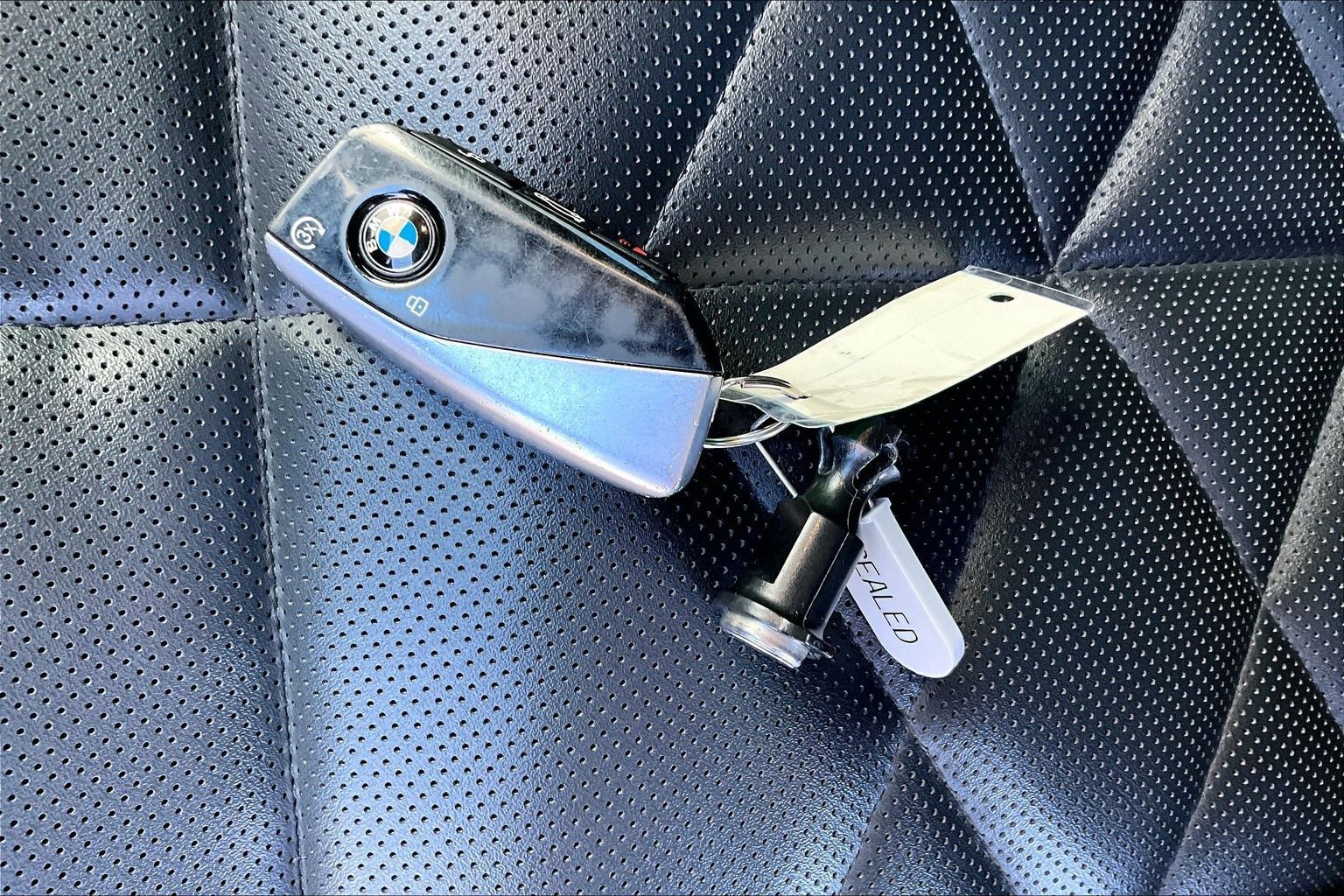 Used 2023 BMW 740i w/ Parking Assistance Package image 11