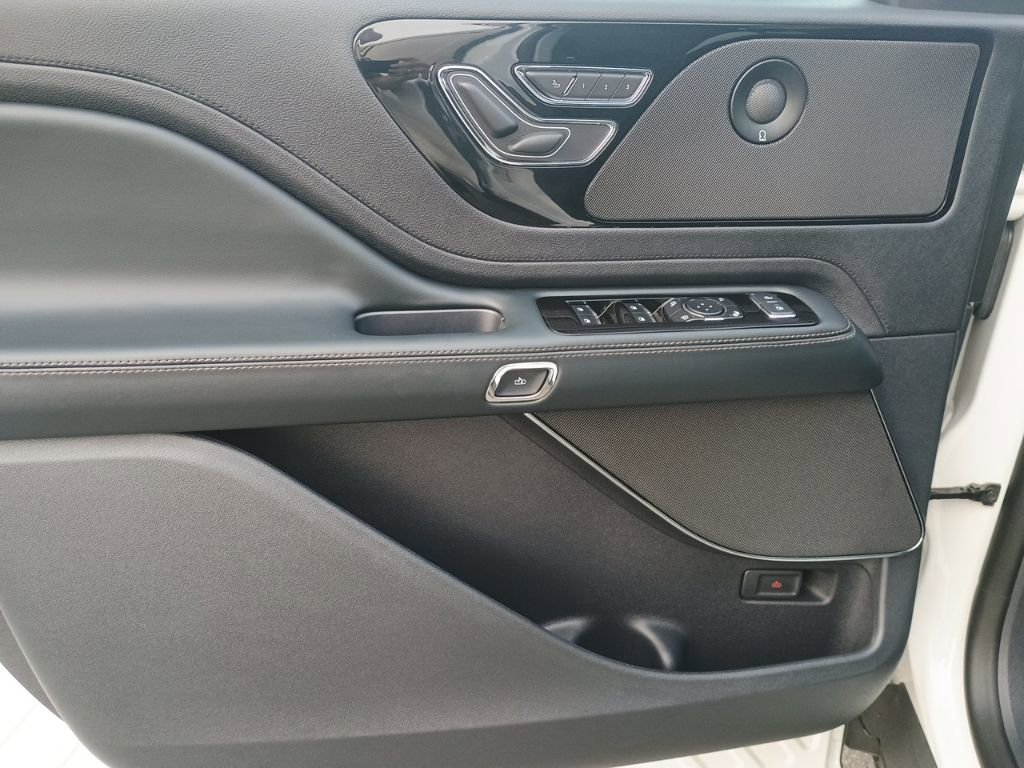 Used 2025 Lincoln Aviator 2WD w/ Equipment Group 101A image 11