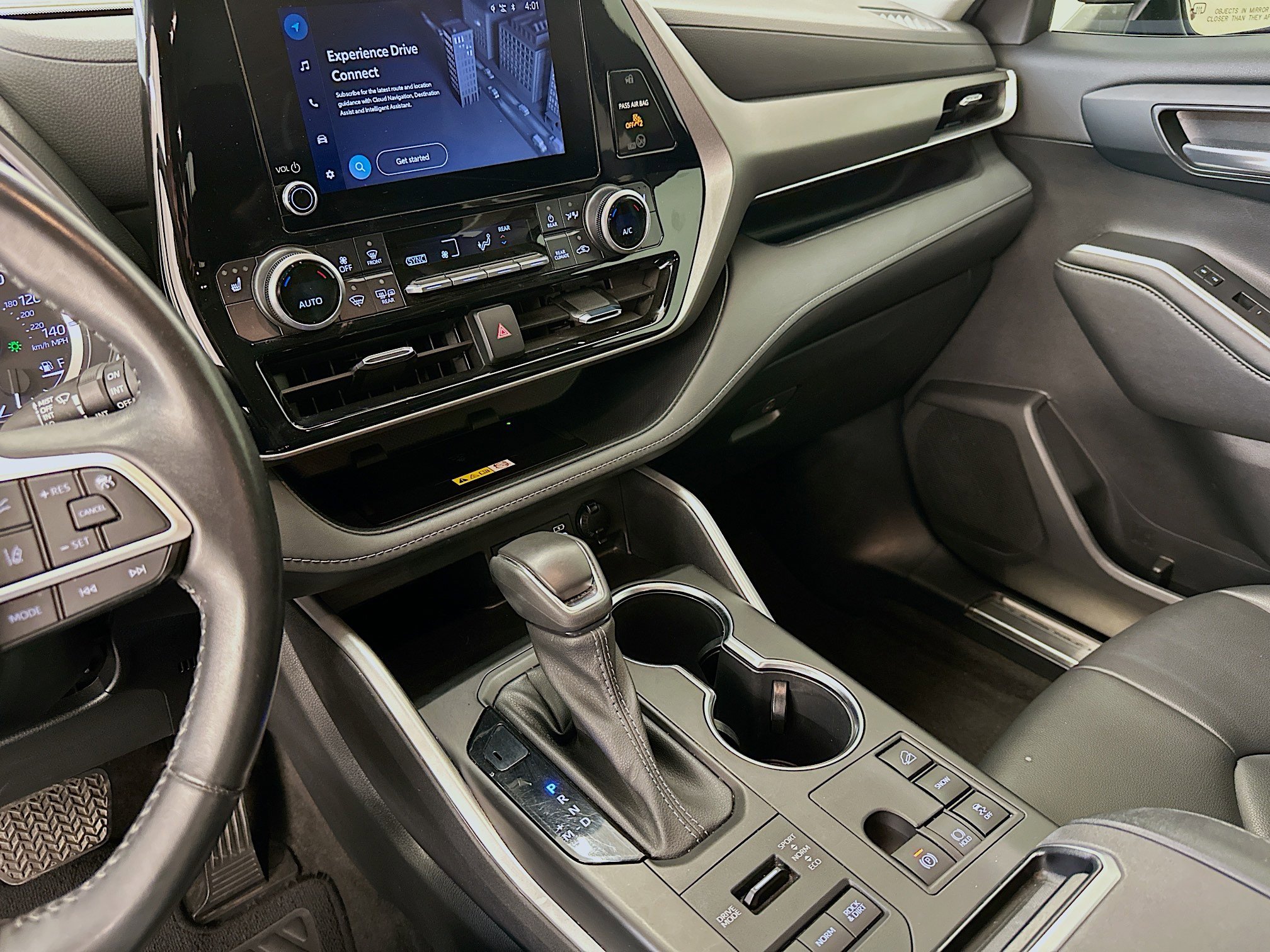 Used 2023 Toyota Highlander XLE image 26