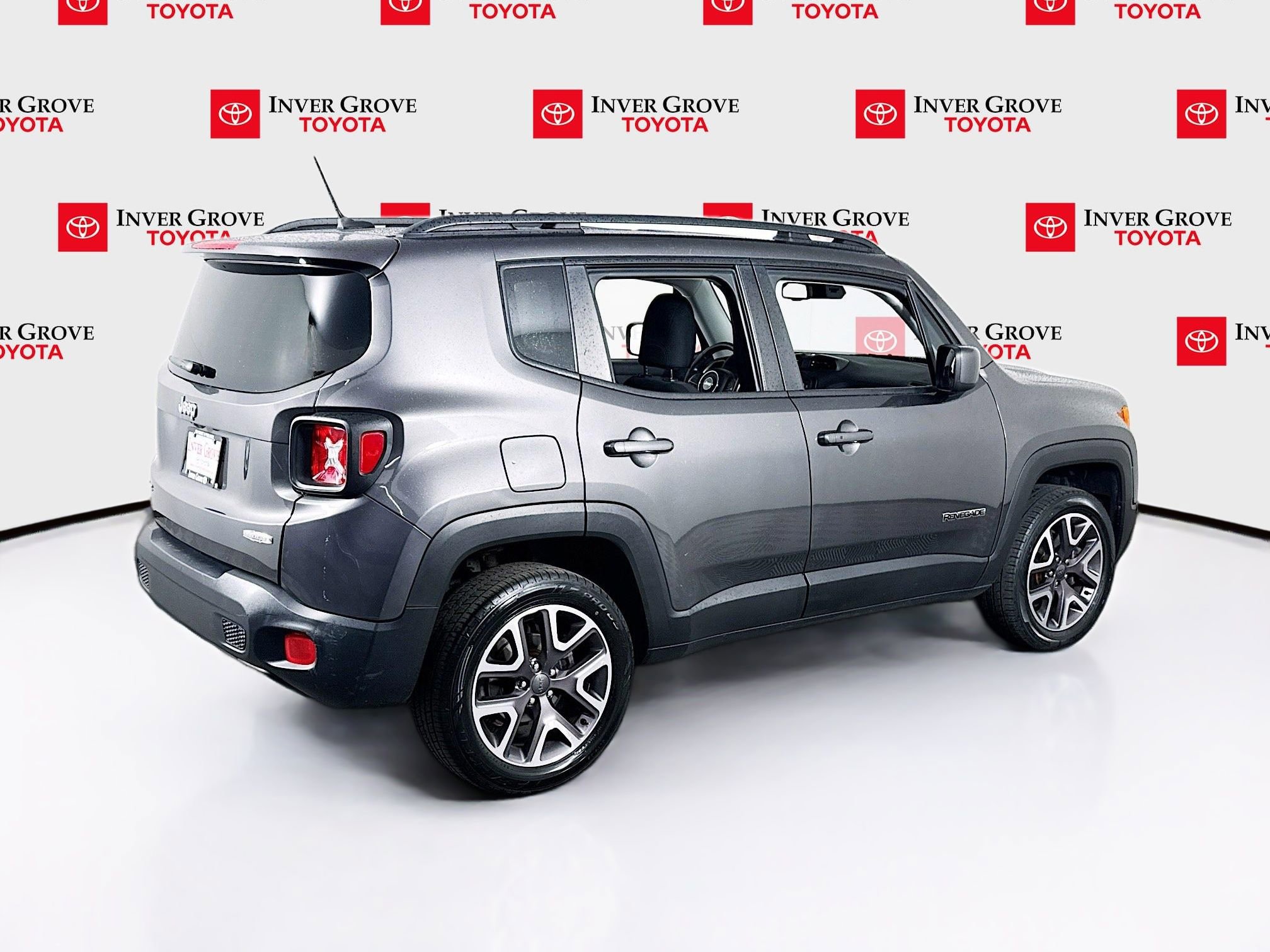 Used 2016 Jeep Renegade Latitude w/ Popular Equipment Group AWD/4WD image 5