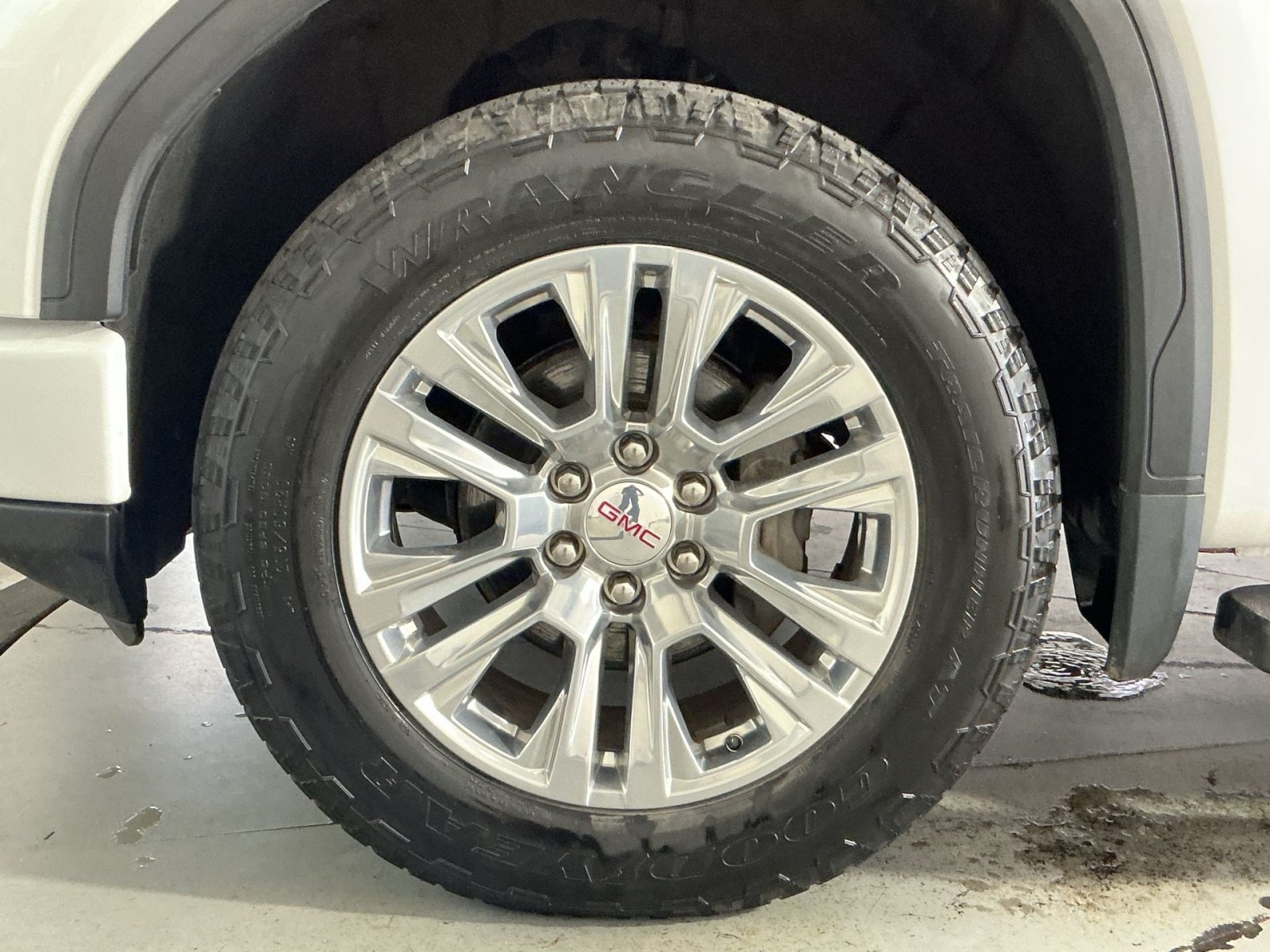 Used 2023 GMC Sierra 1500 Denali w/ Technology Package AWD/4WD image 13