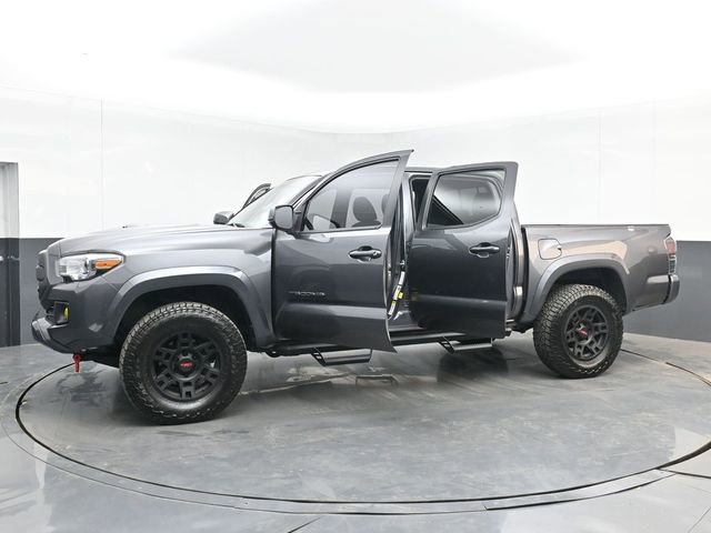 Used 2017 Toyota Tacoma TRD Sport AWD/4WD image 52