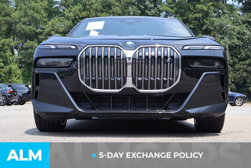 Used 2023 BMW i7 xDrive60 AWD/4WD image 3