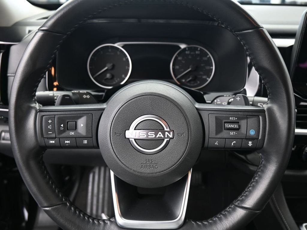 Used 2025 Nissan Pathfinder SV image 15