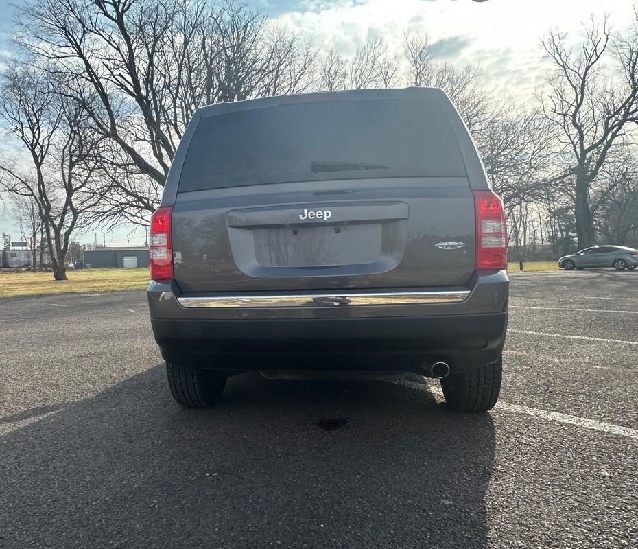 Used 2017 Jeep Patriot High Altitude image 3