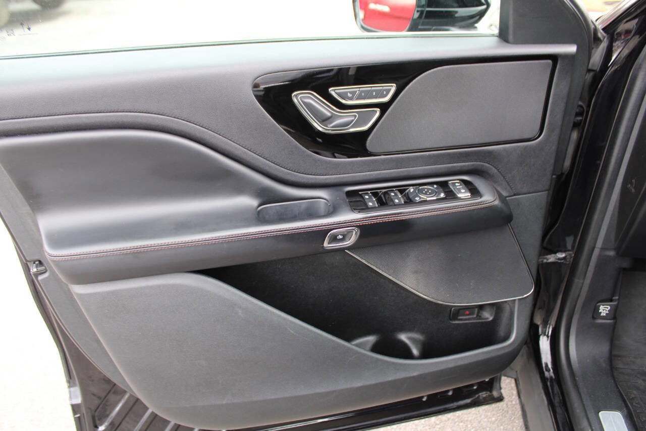 Used 2022 Lincoln Aviator AWD image 15