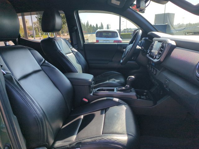 Used 2022 Toyota Tacoma TRD Sport w/ Technology Package RWD image 19