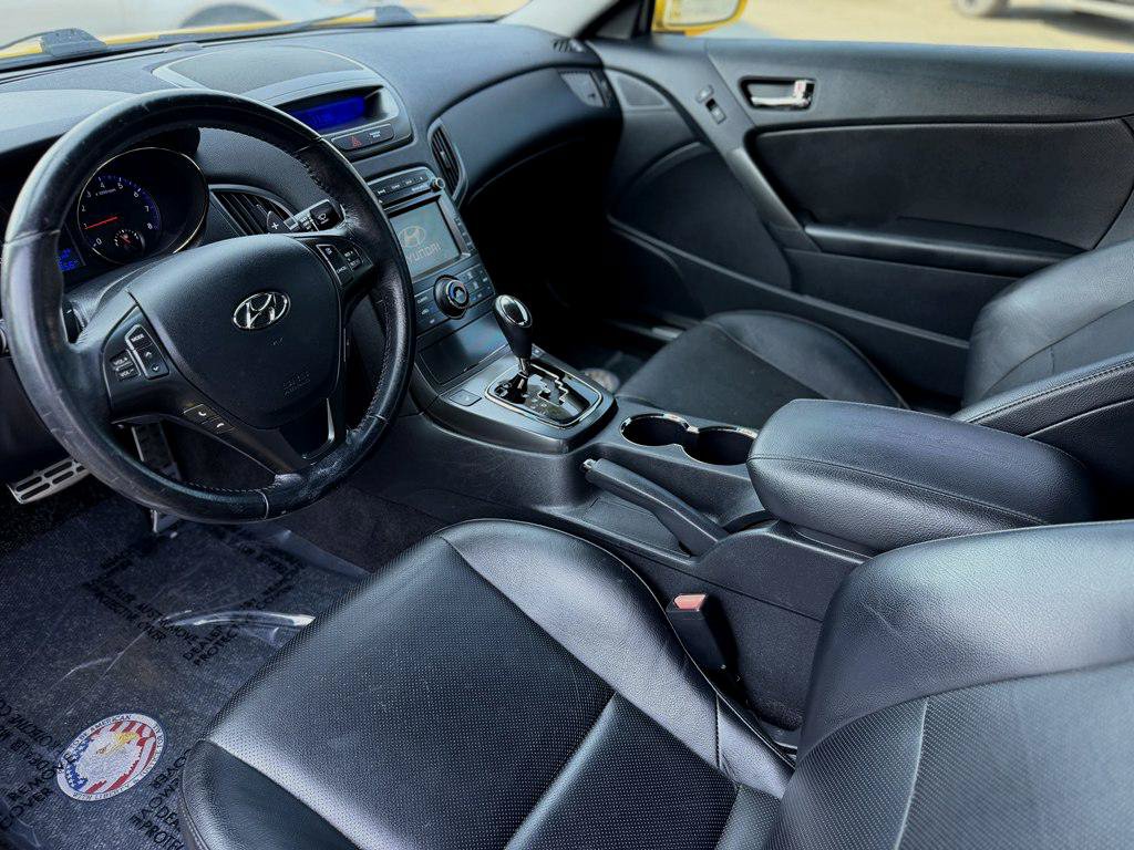 Used 2011 Hyundai Genesis 3.8 RWD image 10
