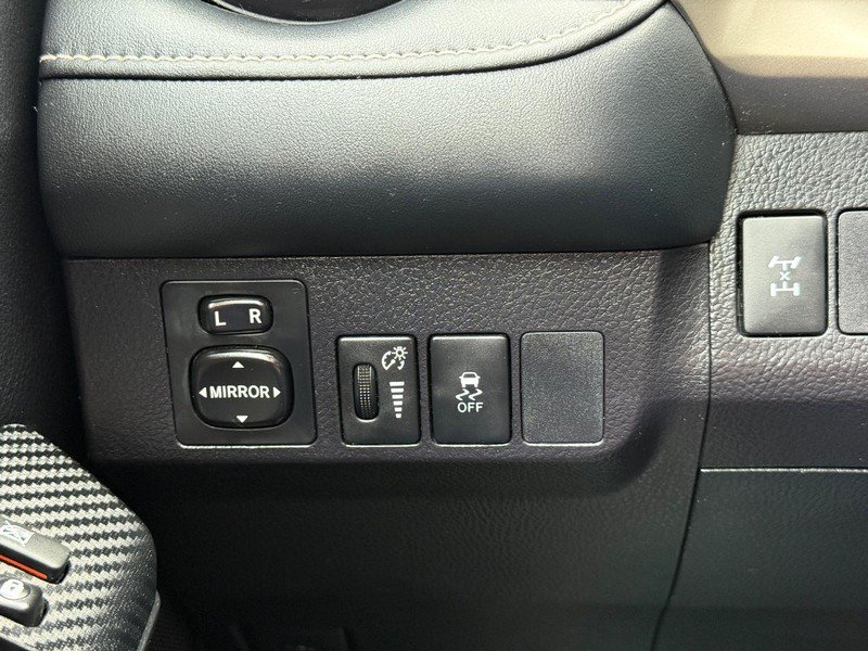 Used 2015 Toyota RAV4 XLE AWD/4WD image 29