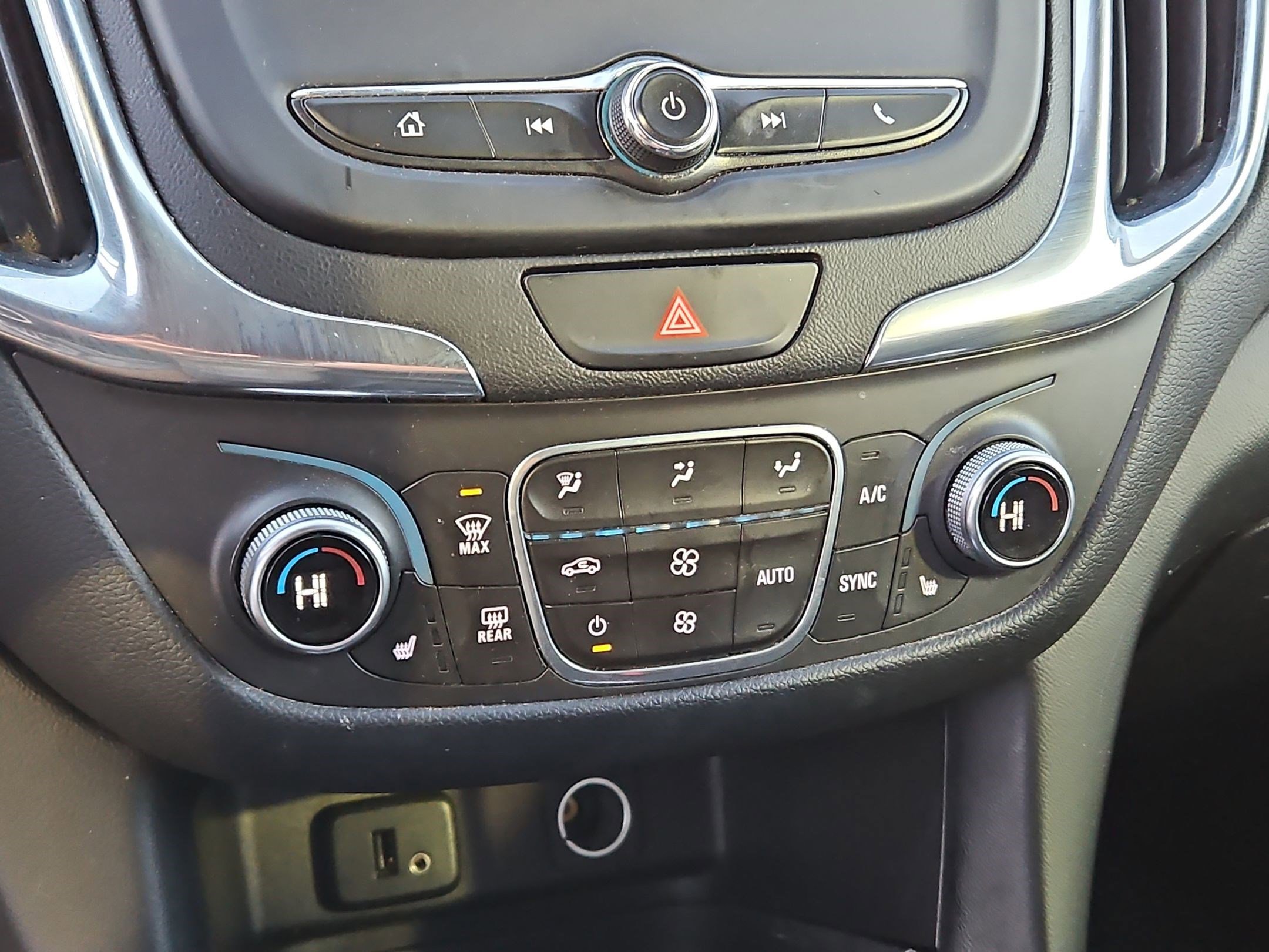 Used 2018 Chevrolet Equinox LT image 26