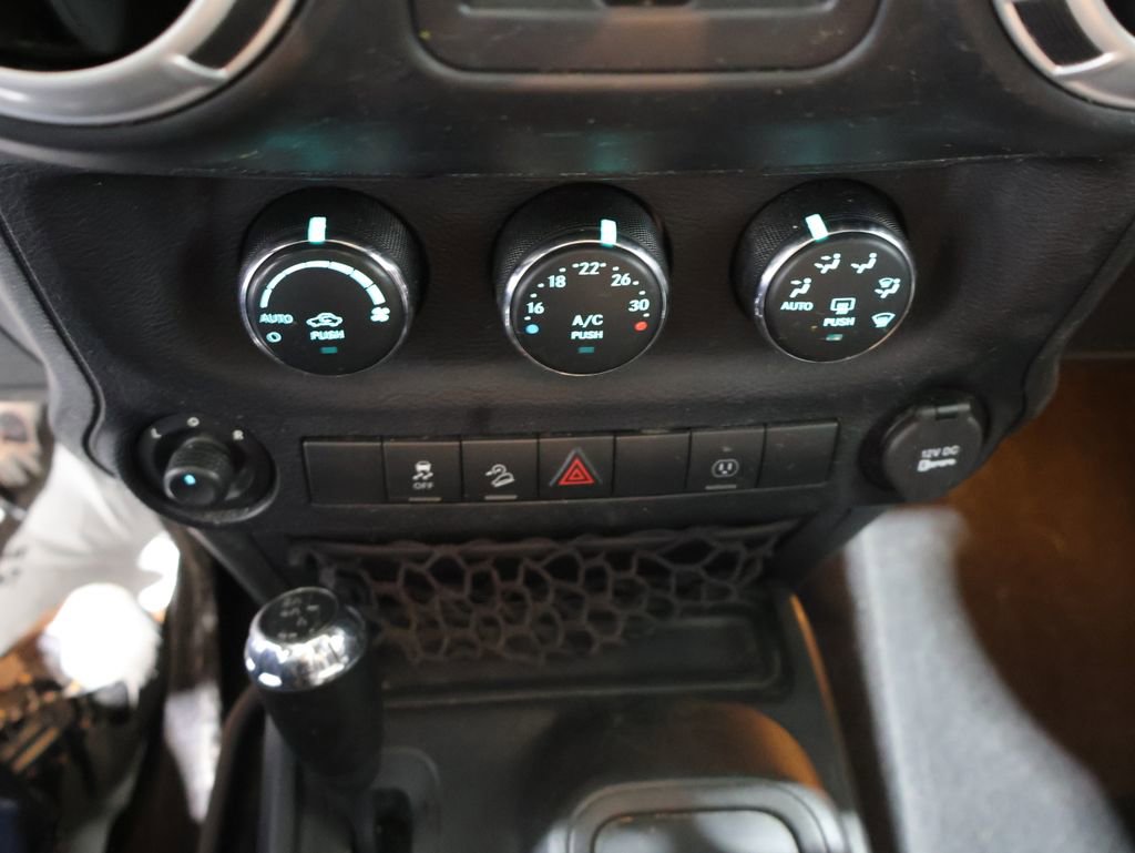 Used 2015 Jeep Wrangler Unlimited Sahara w/ Trailer Tow Group AWD/4WD image 26