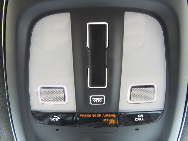 Used 2022 Volvo XC40 P8 Recharge Plus image 50