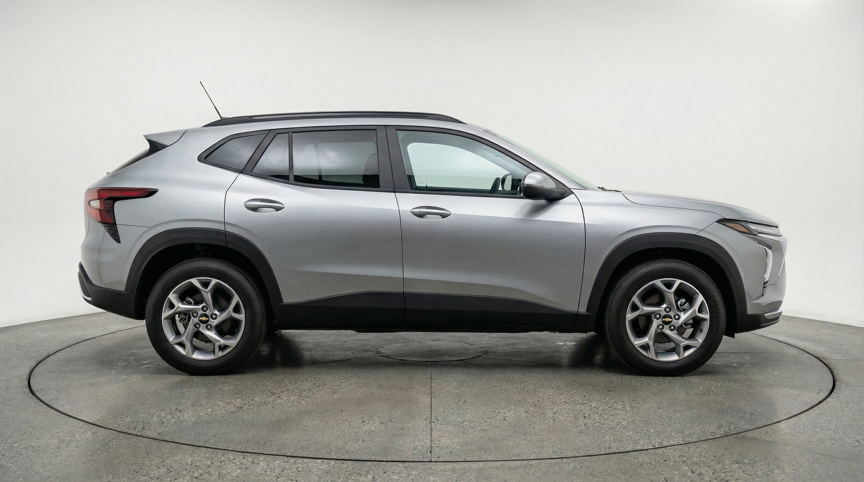 Used 2025 Chevrolet Trax LT image 11