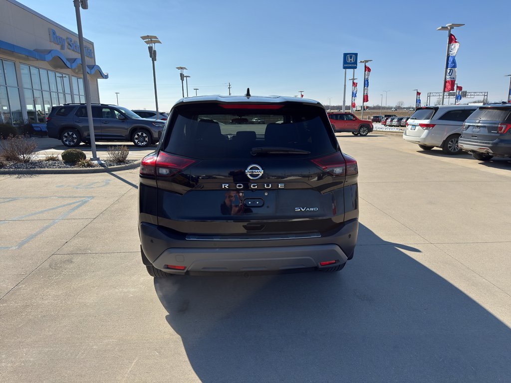 Used 2021 Nissan Rogue SV AWD/4WD image 6