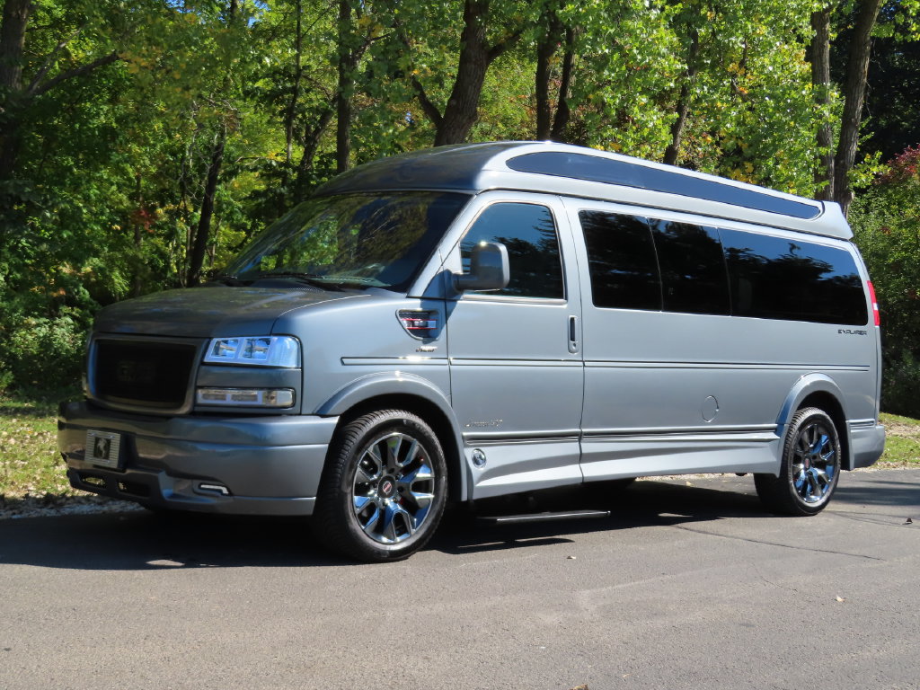 Used 2024 GMC Savana 2500 Extended w/ Driver Convenience Package RWD image 30