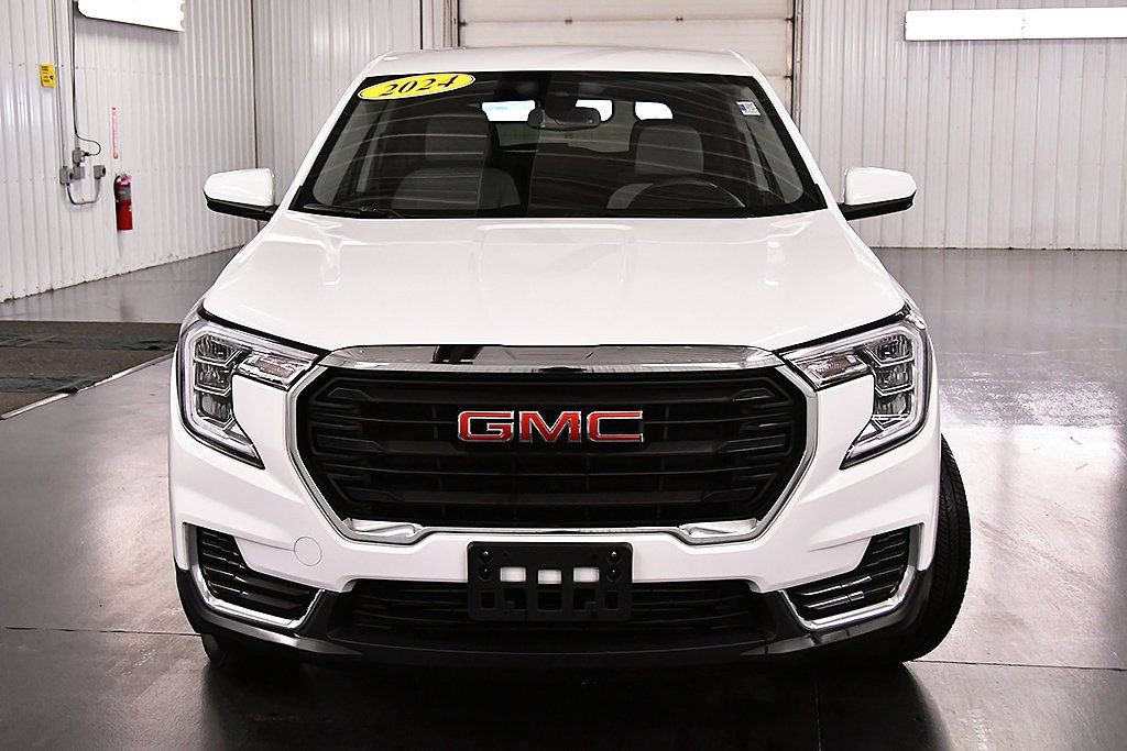 Used 2024 GMC Terrain SLE AWD/4WD image 2