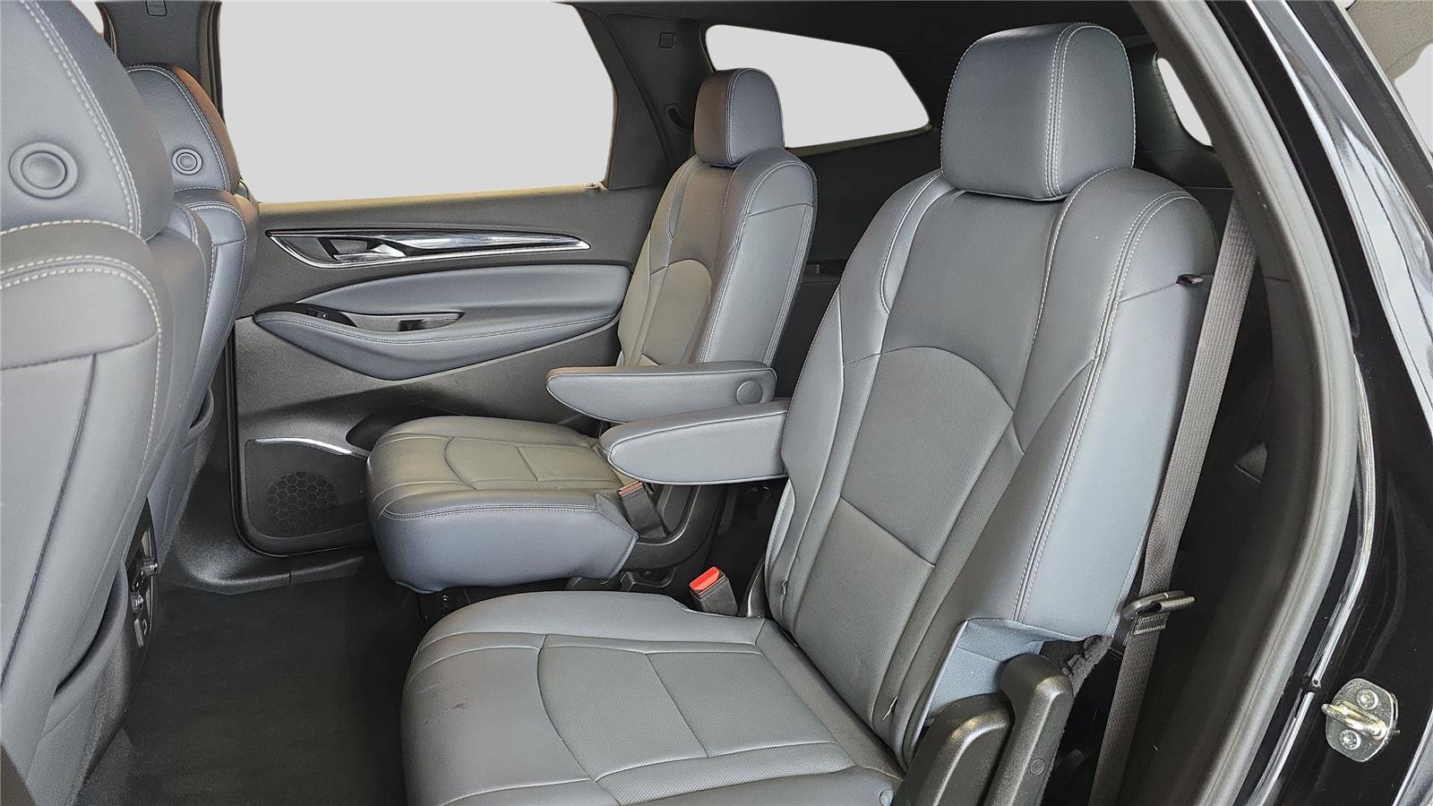 Used 2023 Buick Enclave Essence w/ Sport Touring Edition image 18