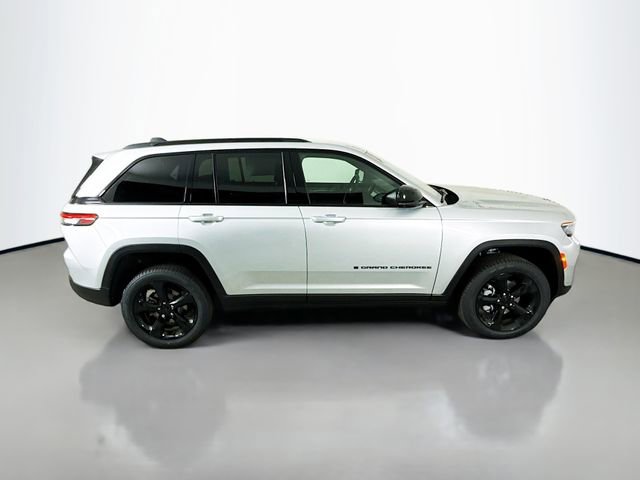 New 2025 Jeep Grand Cherokee Limited w/ Black Appearance Package image 8
