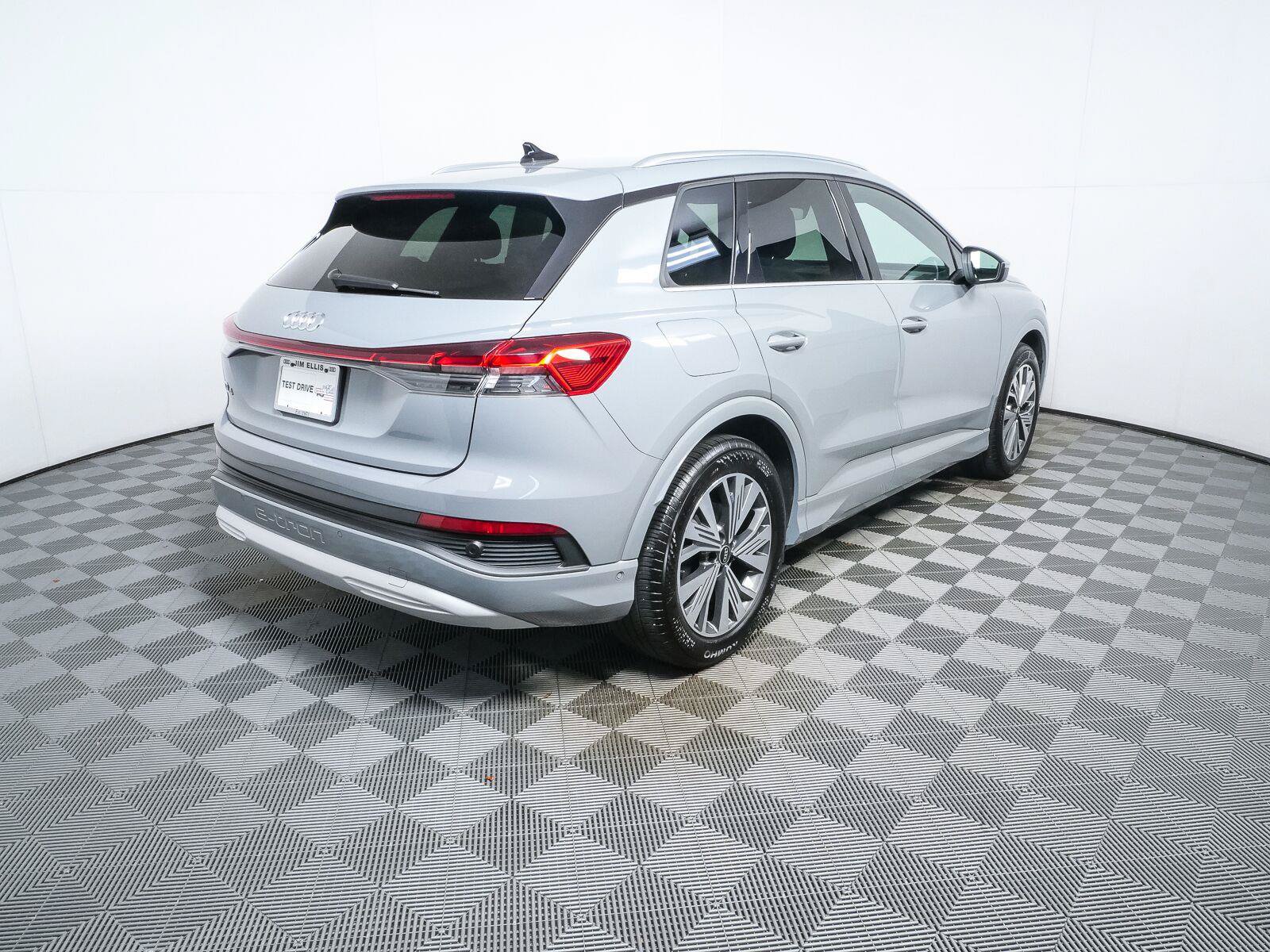Used 2023 Audi Q4 e-tron Premium Plus w/ Premium Plus RWD image 3