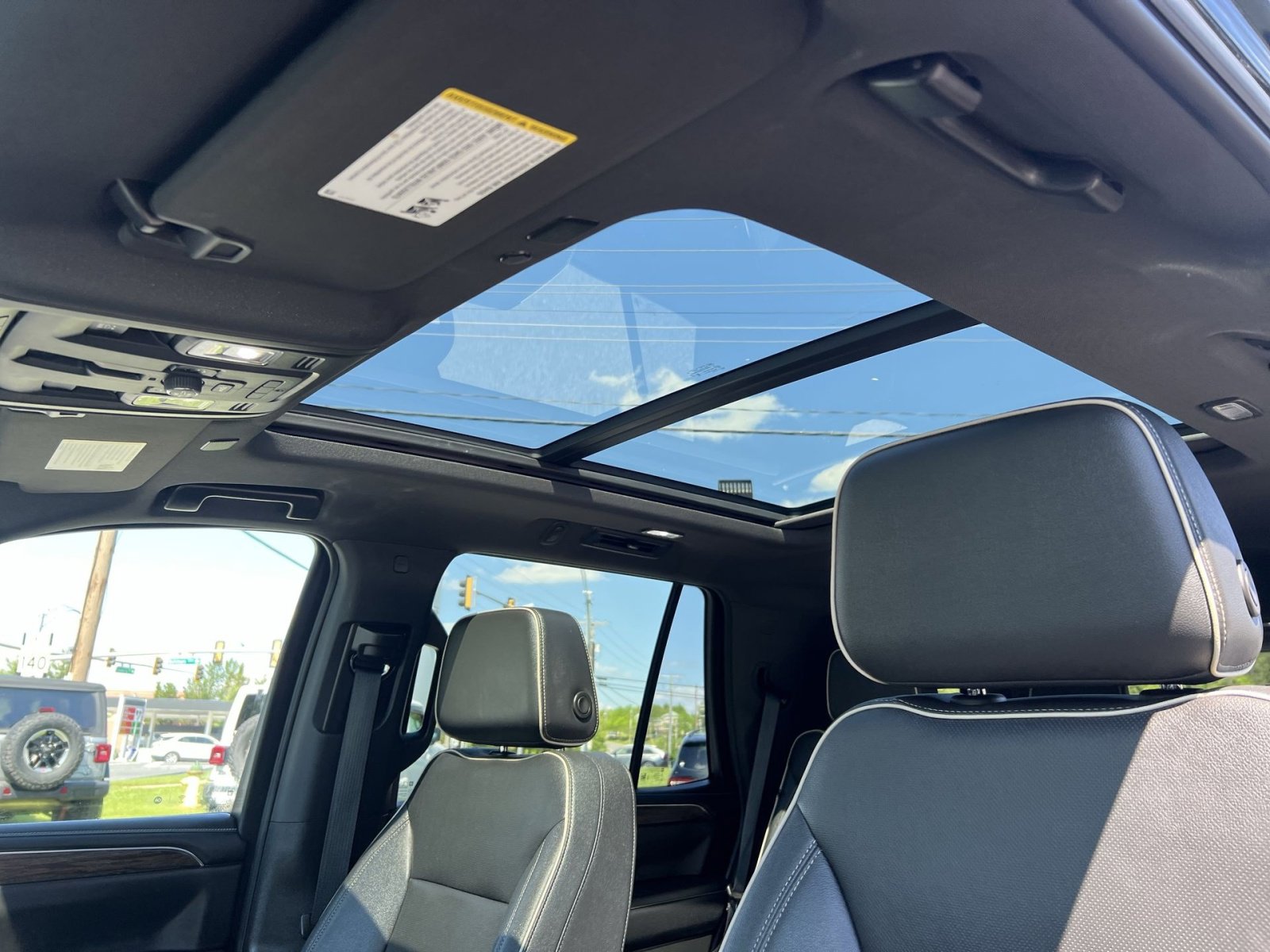 Used 2023 Chevrolet Tahoe Premier AWD/4WD image 31